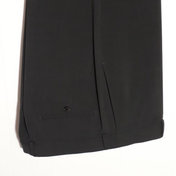 Hugo Boss, 2 piece suit. 44R jacket/36R pants - Picture 5 of 7